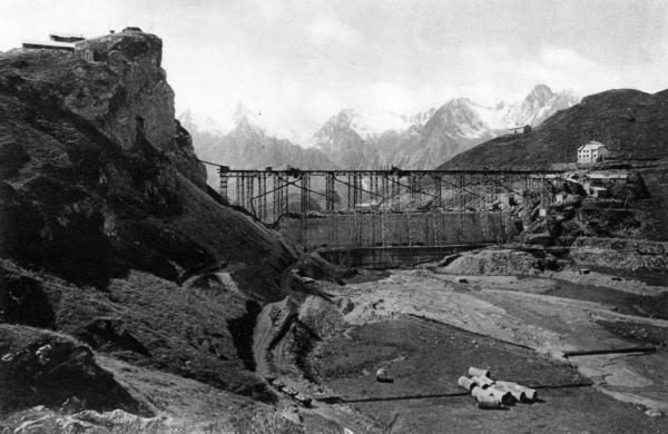 Costruzione della diga del Toggia