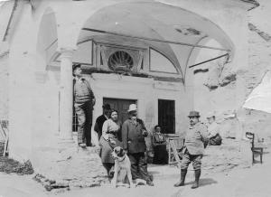 Il professor Spezia alla Cascata insieme ad altre persone (1903)