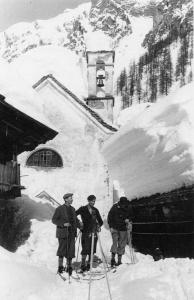 Uomini in perlustrazione a Canza dopo la valanga (1951)