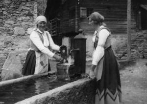 Ragazze alla fontana (1932)