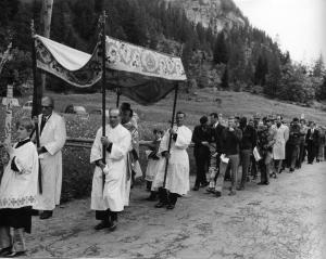 Processione in frazione Chiesa