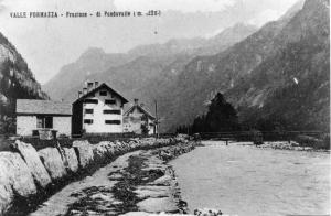 Un tratto di mulattiera a Fondovalle lungo il fiume
