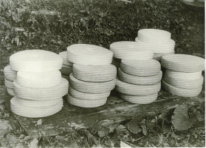 Forme di formaggio prodotte all'alpe Campo (1964)